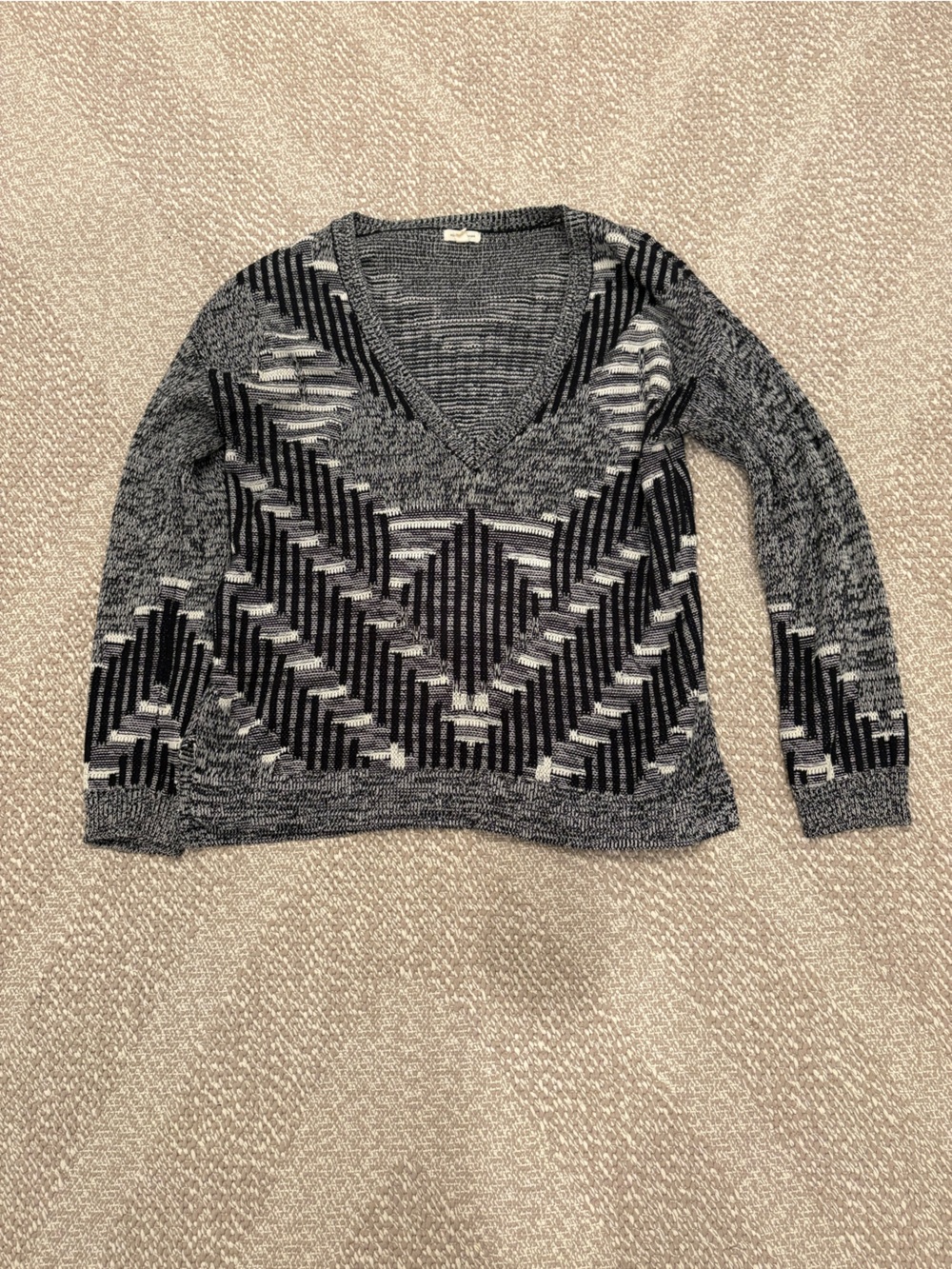 Silence +‎ Noise UO Marled Knit V-Neck Sweater
